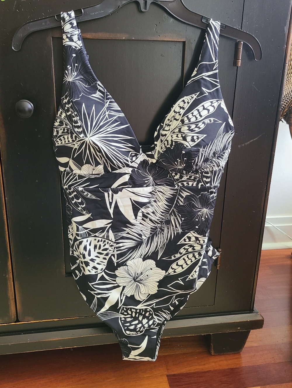 Knix One Piece Black & White Bathing Suit Tropical Pattern Size L